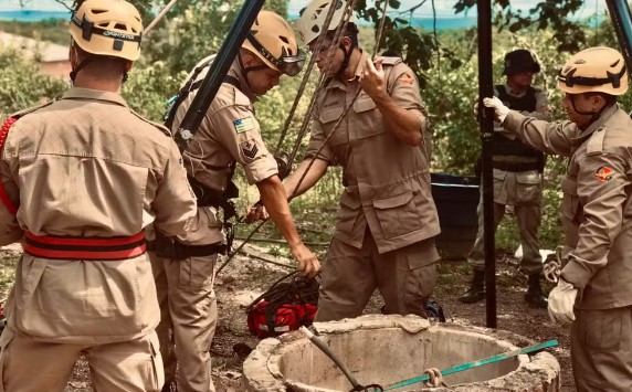 Em Alexânia, homem suspeito de matar a mãe é preso após se esconder em cisterna e ser resgatado por bombeiros