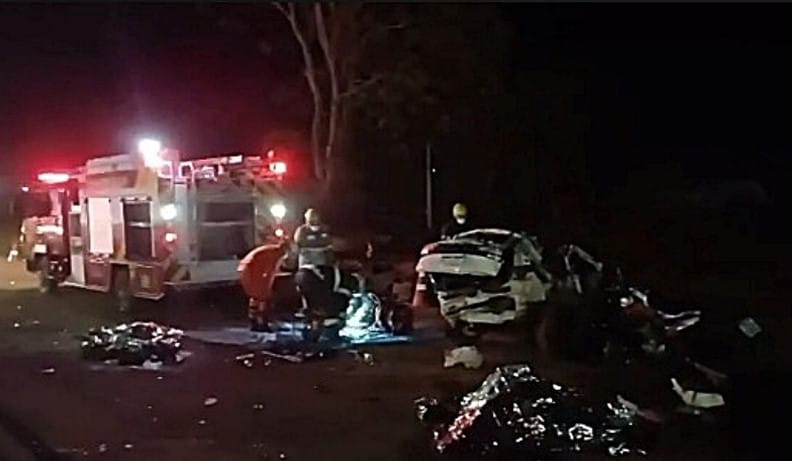 Urgente: Oito pessoas morrem em acidente com quatro veículos na BR-153, em Campinorte; 6 da mesma família